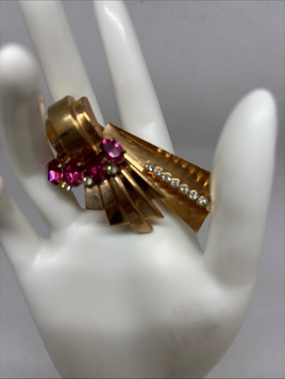 Retro Era Gold Plated Fan Design Brooch